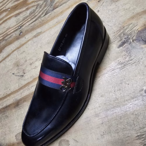 Roberto Raniera Italian crested leather loafers